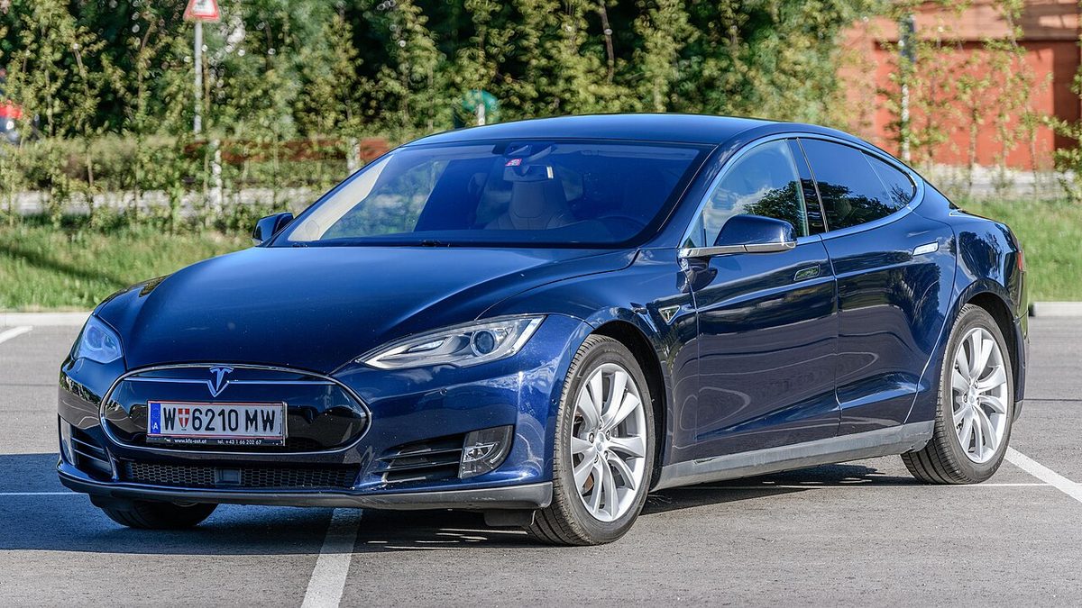 Tesla MODEL-S